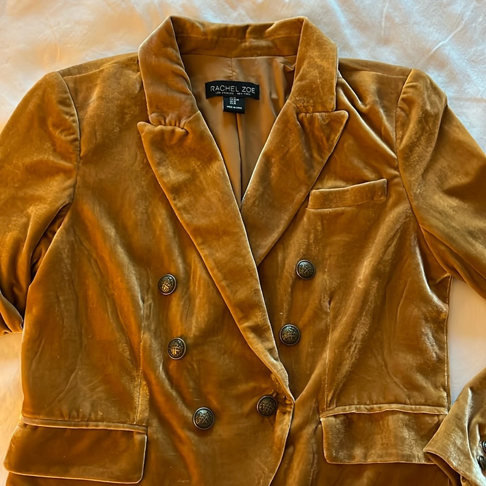Gold velvet blazer 💛